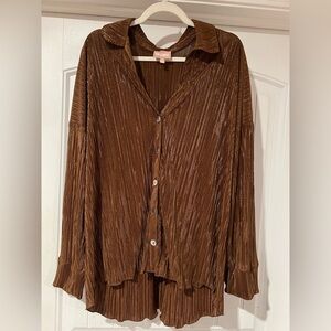 Show me your Mumu everywhere button down size M